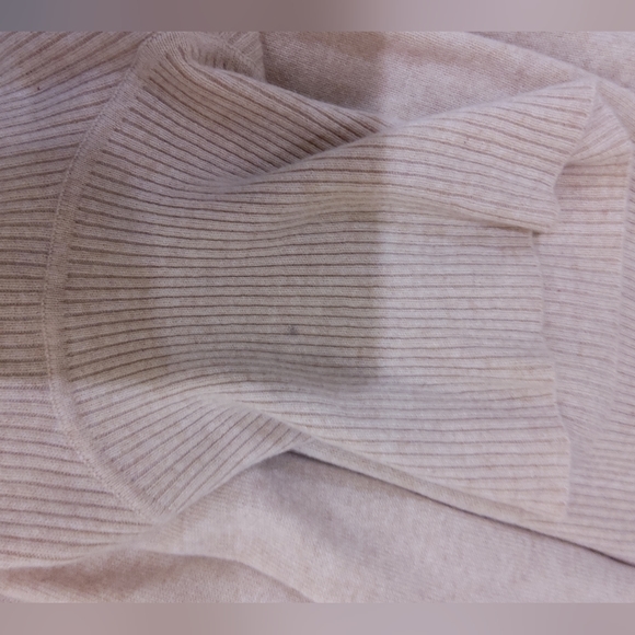 Vertical design 100% cashmere turtle neck sweater - Picture 8 of 8